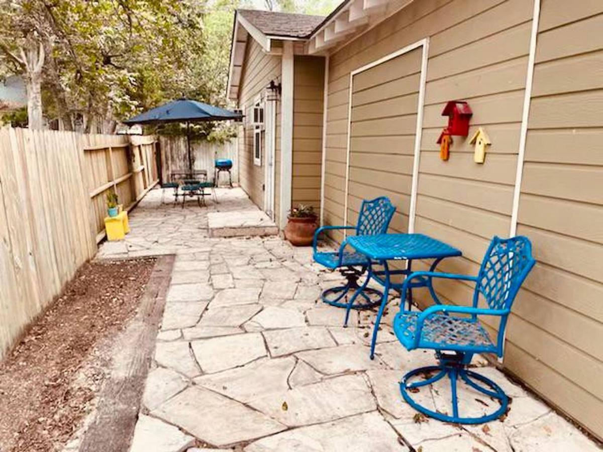 Elm Street Cottage Seguin Exterior photo