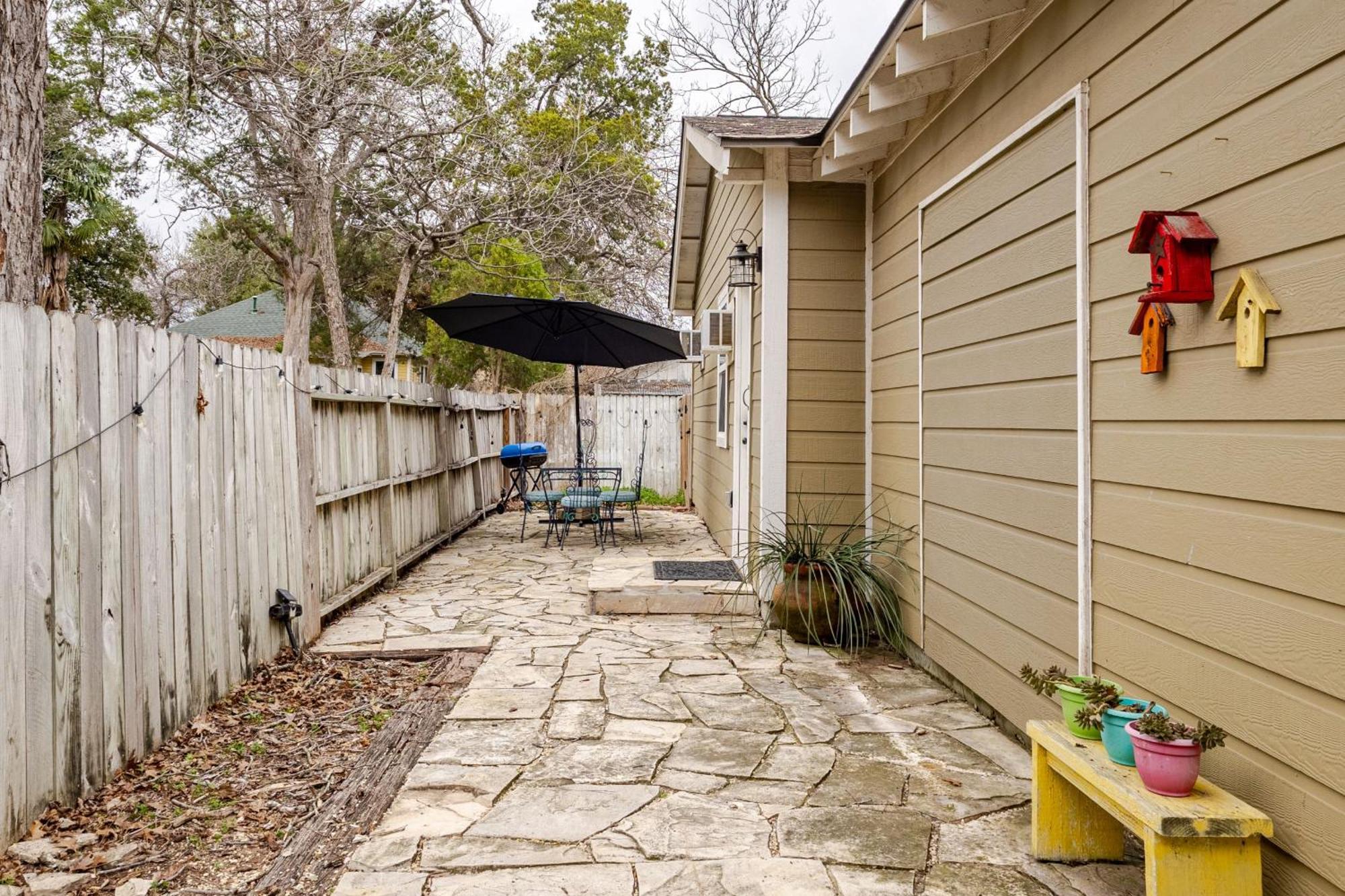 Elm Street Cottage Seguin Exterior photo